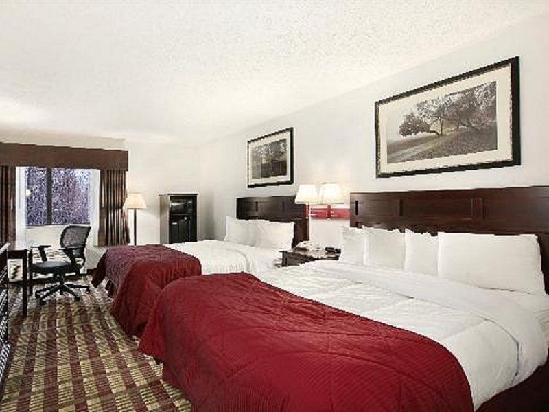 מלון Baymont By Wyndham Boston Heights/Hudson מראה חיצוני תמונה