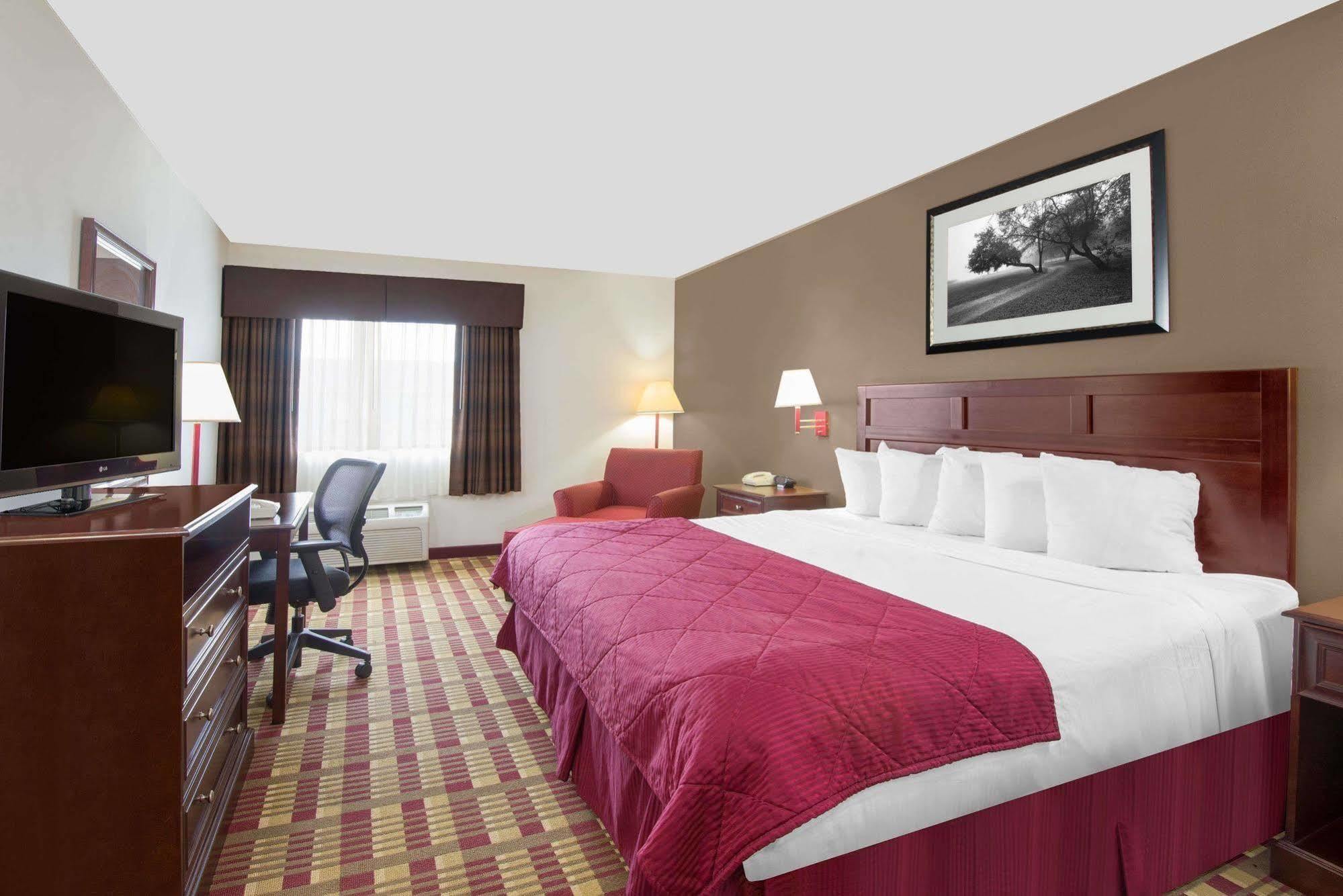 מלון Baymont By Wyndham Boston Heights/Hudson מראה חיצוני תמונה