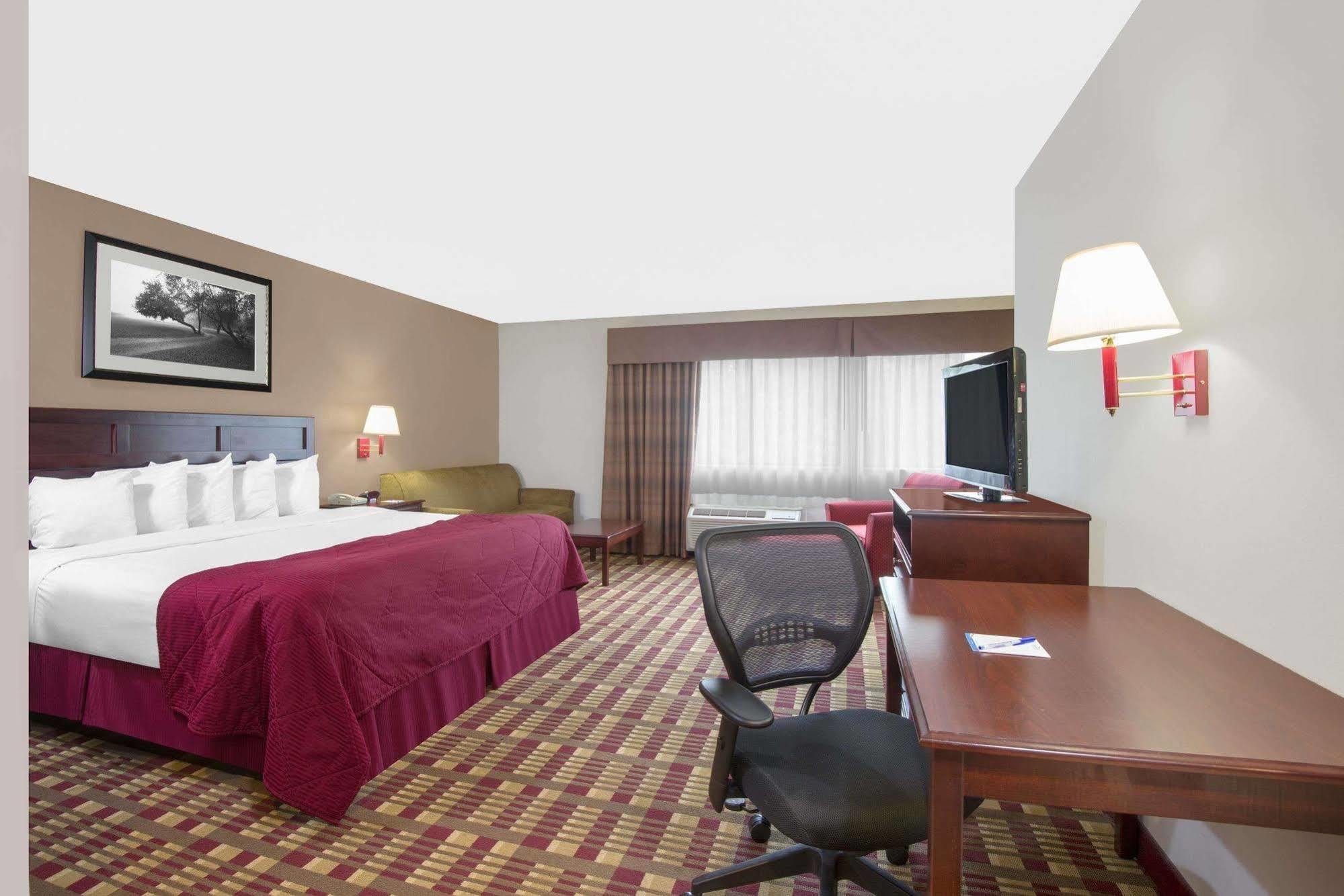מלון Baymont By Wyndham Boston Heights/Hudson מראה חיצוני תמונה