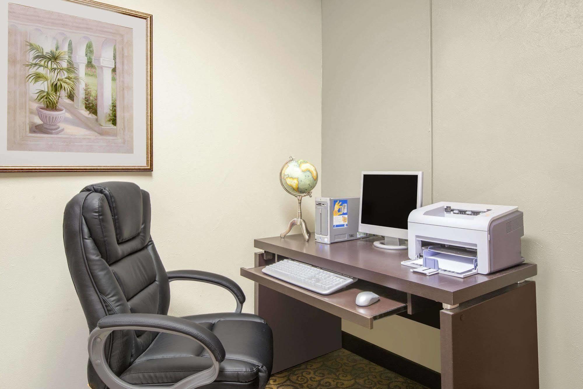 מלון Baymont By Wyndham Boston Heights/Hudson מראה חיצוני תמונה